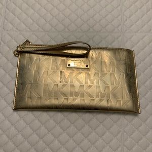 GUC large gold Michael Kors wristlet ♥️
